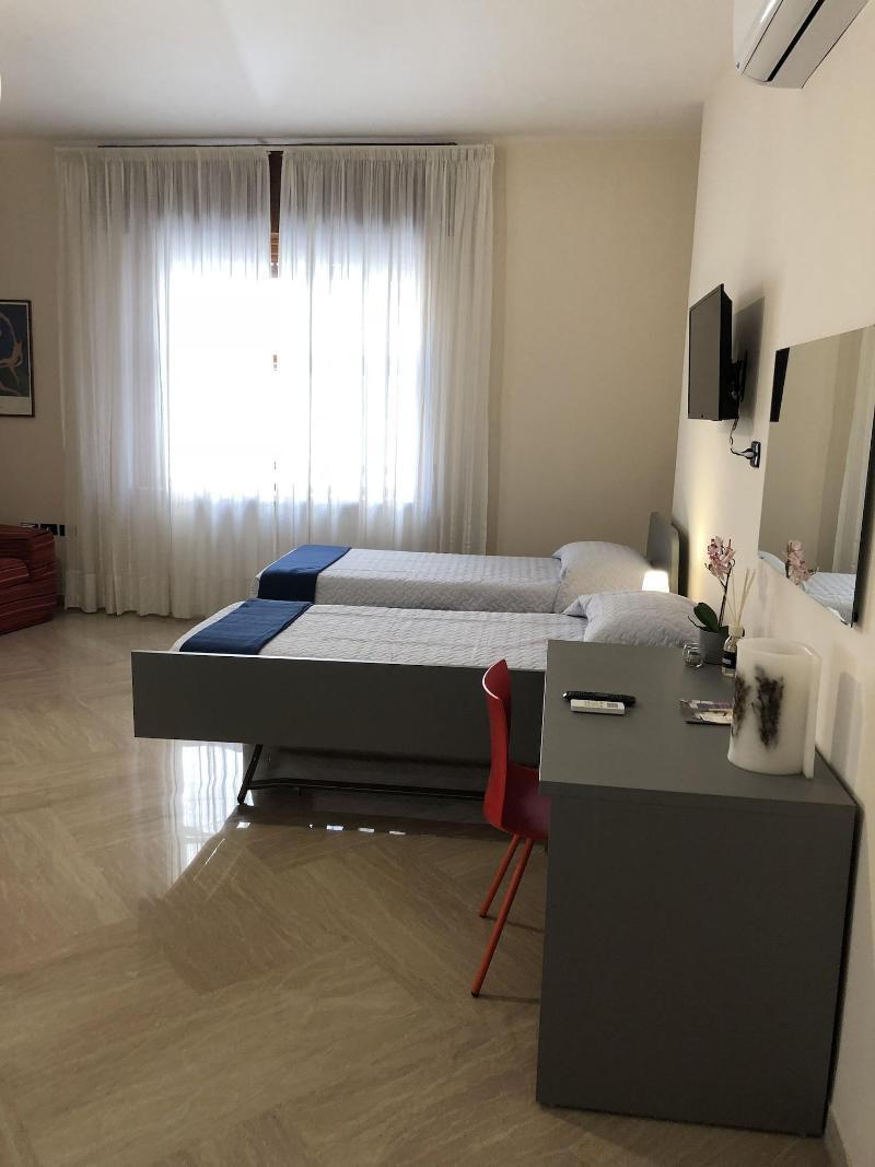 Napoli City Inn Екстериор снимка