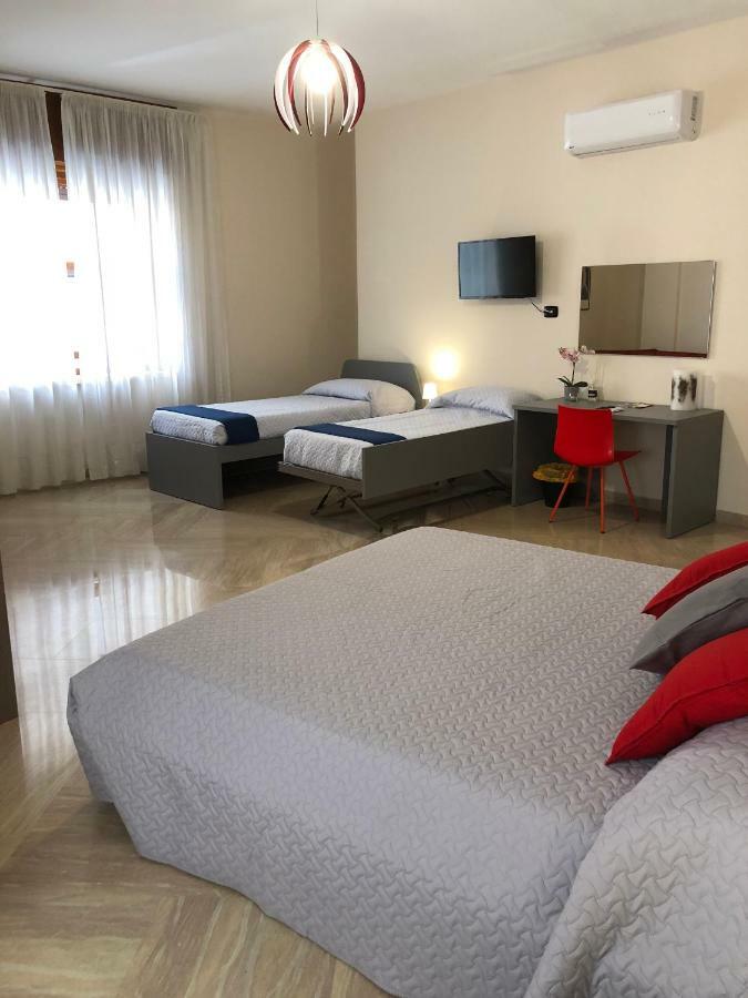 Napoli City Inn Екстериор снимка